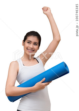 Asian healthy woman with yoga mat isolated with clipping path on white background 100746385