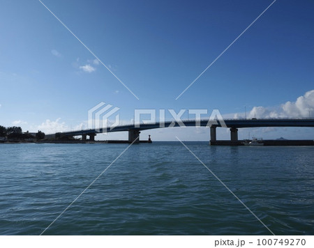 沖縄　本部大橋 100749270