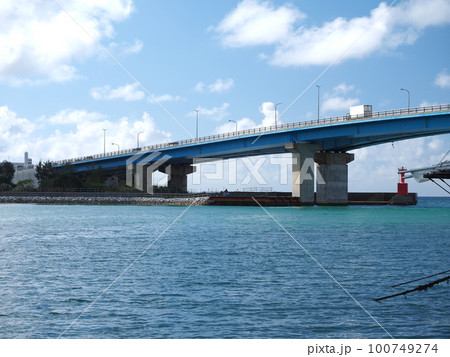 沖縄　本部大橋 100749274