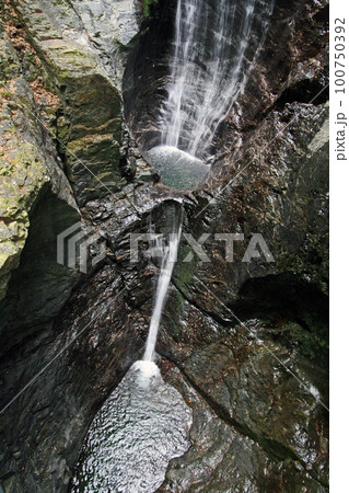 蜻蛉の滝の滝壺(奈良県吉野郡) 蜻蛉の滝の滝壺(奈良県吉野郡) 100750392