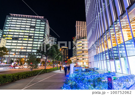 《神奈川県》横浜みなとみらい・オフィスビル群全館ライトアップ夜景 《神奈川県》横浜みなとみらい・オフィスビル群全館ライトアップ夜景 100752062
