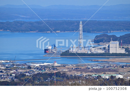 石川県　七尾城址からの眺望 100752308