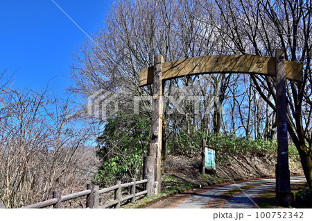 石川県　七尾城山展望台入口 100752342