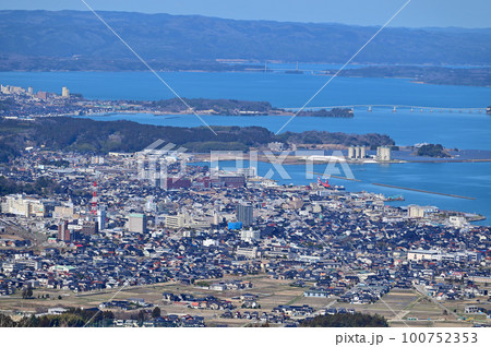 石川県　七尾城址からの眺望 100752353