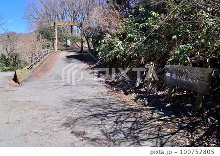 石川県　七尾城山展望台入口 100752805