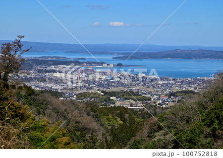 石川県　七尾城址からの眺望 100752818