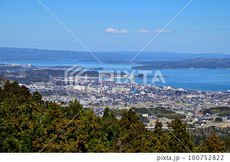 石川県　七尾城址からの眺望 100752822