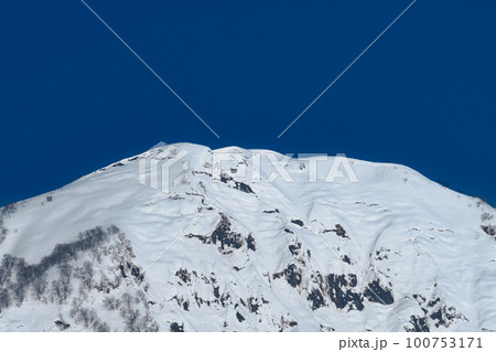 厳冬期の禿岳山頂（小鏑山） 100753171