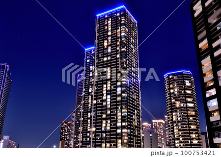 朝潮小橋から見るドゥ・トゥールWEST棟とザ・東京タワーズ ミッドタワーの夜景 朝潮小橋から見るドゥ・トゥールWEST棟とザ・東京タワーズ ミッドタワーの夜景 100753421