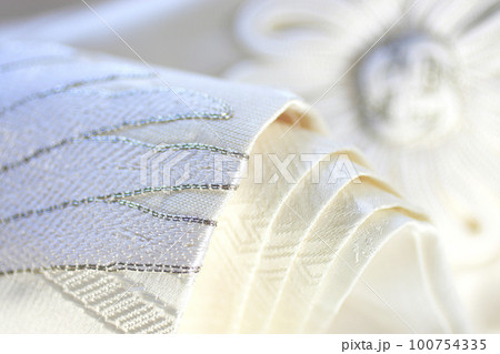 白無垢のアップイメージカット 和装ウェディングドレス アップのイメージ写真 100754335