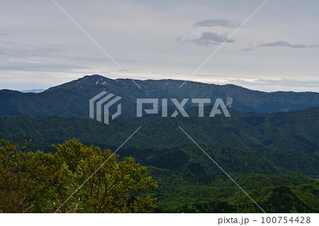 扇ノ山からの氷ノ山 扇ノ山からの氷ノ山 100754428