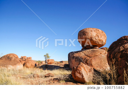 デビルズマーブルの散策風景 100755882