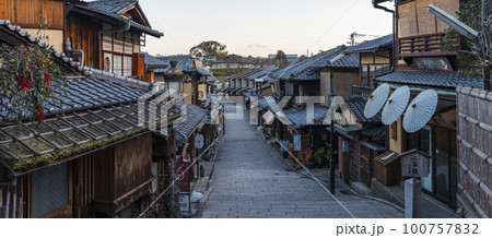 京都の二寧坂(二年坂) 京都の二寧坂(二年坂) 100757832