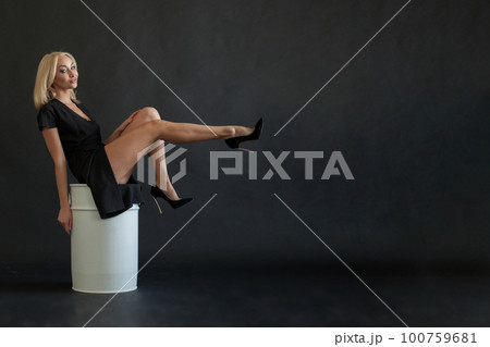 Beautiful surprised shocked blonde woman Beautiful surprised shocked blonde woman 100759681
