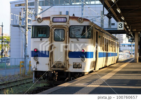 【JR九州】キハ40形(後藤寺線:新飯塚駅) 【JR九州】キハ40形(後藤寺線:新飯塚駅) 100760657