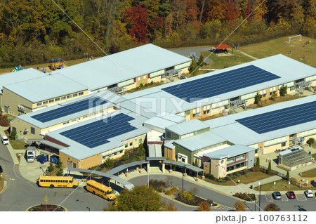 Aerial view of american school building with rooftop covered with photovoltaic solar panels for production of electric energy 100763112