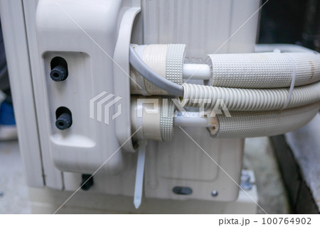 電気給湯器の内部の配管 電気給湯器の内部の配管 100764902