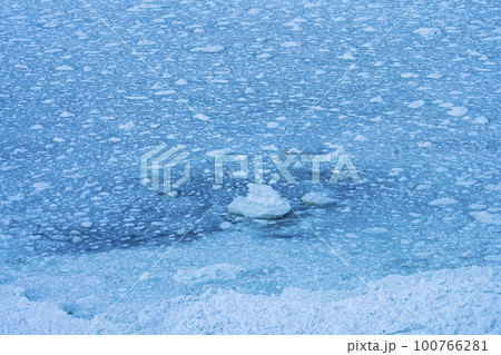 【北海道】冬の網走 能取岬の流氷 【北海道】冬の網走 能取岬の流氷 100766281