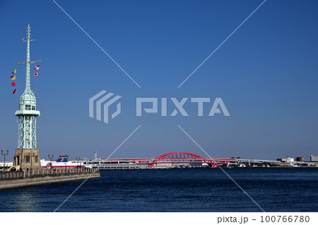 神戸港旧信号所と神戸大橋 神戸港旧信号所と神戸大橋 100766780