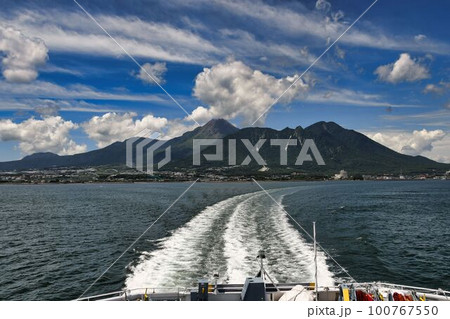 有明海と雲仙普賢岳と島原市街 100767550