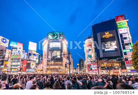 日本の東京都市景観 WBC準決勝メキシコに劇的サヨナラ勝利…渋谷はコロナ禍前ごえの大人流＝3月21日 100768514