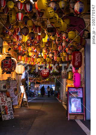 《大阪府》裏天満ちょうちん通り・飲み屋街 100770547