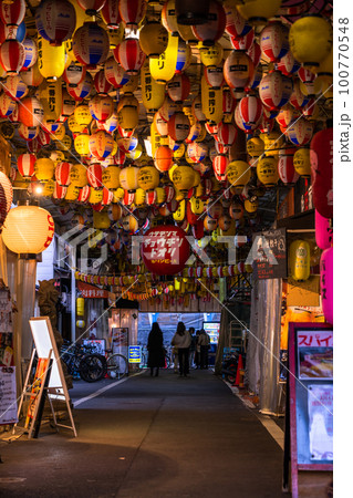 《大阪府》裏天満ちょうちん通り・飲み屋街 《大阪府》裏天満ちょうちん通り・飲み屋街 100770548