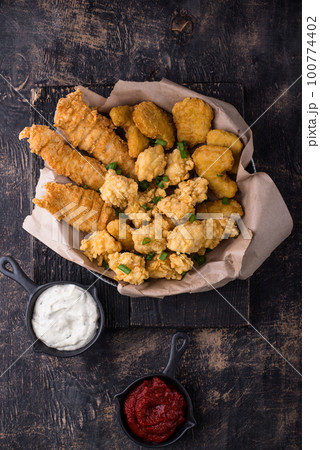 Chicken nuggets, strips and bites Chicken nuggets, strips and bites 100774402