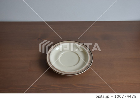 シンプルなお皿 100774478