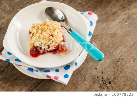 Cherry crumble with fresh cherries Cherry crumble with fresh cherries 100778323