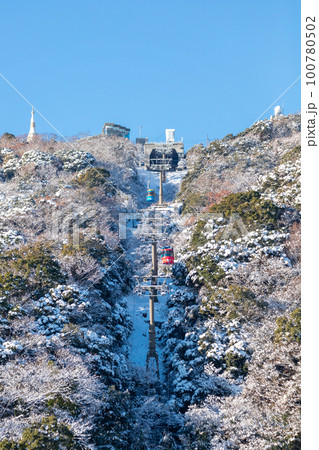 【眉山】大雪の日の眉山山頂 100780502