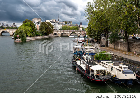 River Seine With Tourist Boat and Bridge Pont Neuf In Front Of Cathedral Notre Dame On Ile De La Cite In Paris, France River Seine With Tourist Boat and Bridge Pont Neuf In Front Of Cathedral Notre Dame On Ile De La Cite In Paris, France 100781116