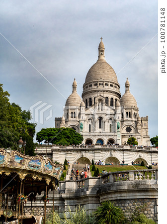 Basilica Sacre Coeur At The Montmartre Hill In Paris, France 100781148