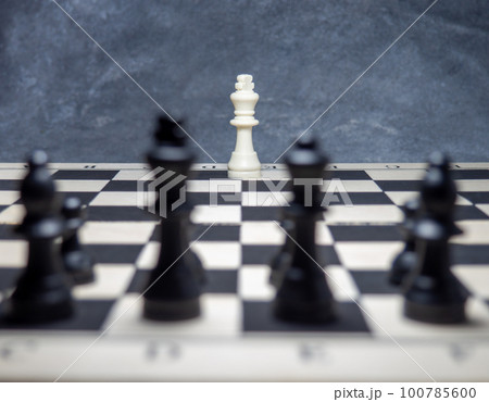 Chess. Chess pieces on the board. Board games. Counter strategy. One against all Chess. Chess pieces on the board. Board games. Counter strategy. One against all 100785600