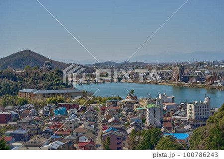 犬山成田山から見た犬山城付近の街並み 100786243