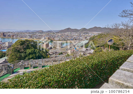 犬山成田山から見た犬山城付近の街並み 100786254