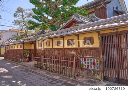 犬山城下町の趣のある日本家屋 犬山城下町の趣のある日本家屋 100786310