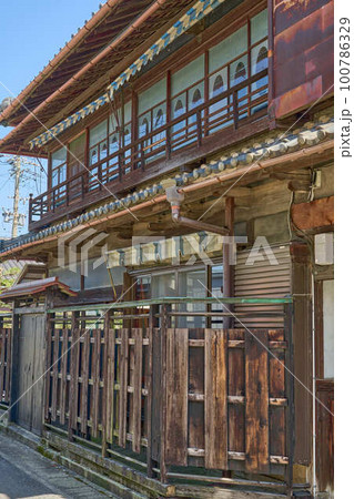 犬山城下町の趣のある日本家屋 犬山城下町の趣のある日本家屋 100786329