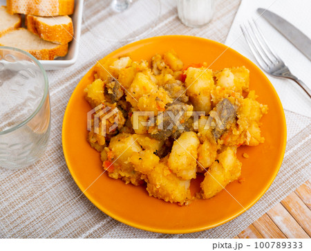 Homemade stewed veal with potato and carrot Homemade stewed veal with potato and carrot 100789333