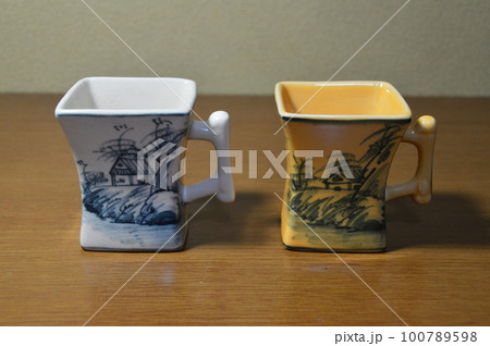 ベトナム伝統工芸「バッチャン焼き」のコーヒーカップ ベトナム伝統工芸「バッチャン焼き」のコーヒーカップ 100789598