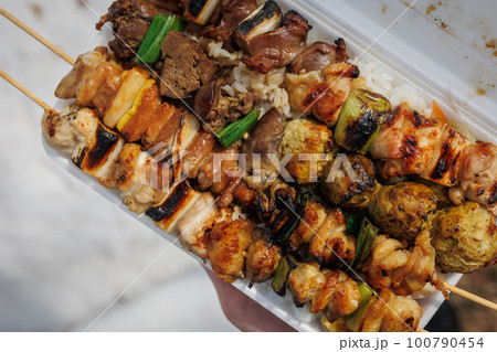 大盛やきとり弁当（青森県弘前市）8串 100790454