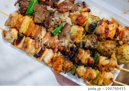 大盛やきとり弁当（青森県弘前市）8串 100790455