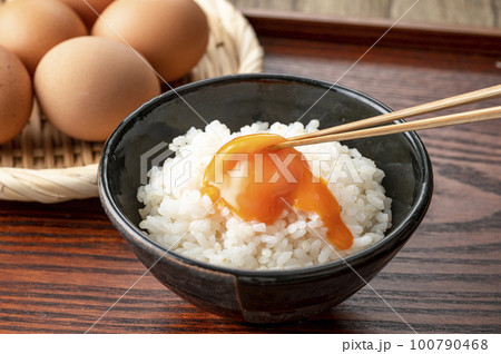 卵かけご飯 生卵 卵かけご飯 生卵 100790468