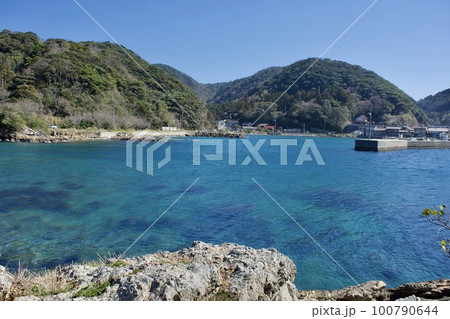 島根半島四十二浦 雲津 諏訪神社の海 島根半島四十二浦 雲津 諏訪神社の海 100790644