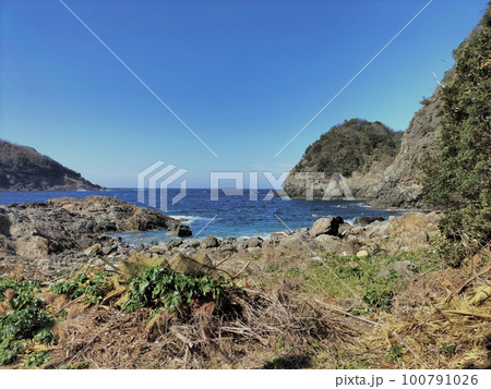 島根半島四十二浦　雲津　諏訪神社の海 100791026