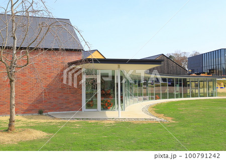 イイナパーク川口 歴史資料館と芝生広場 埼玉県川口市赤山 イイナパーク川口 歴史資料館と芝生広場 埼玉県川口市赤山 100791242