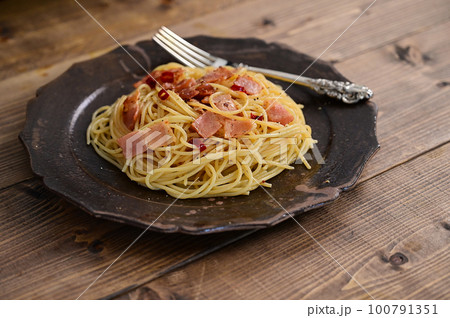 ペペロンチーノ風パスタ ペペロンチーノ風パスタ 100791351