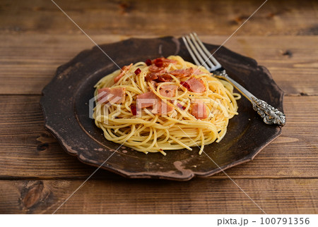 ペペロンチーノ風パスタ ペペロンチーノ風パスタ 100791356