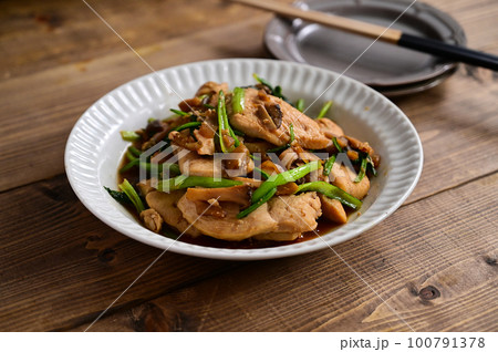 鶏胸肉の塩麹漬けの炒め物 100791378