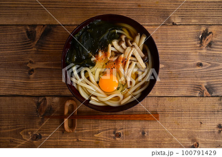 わかめ月見うどん 100791429